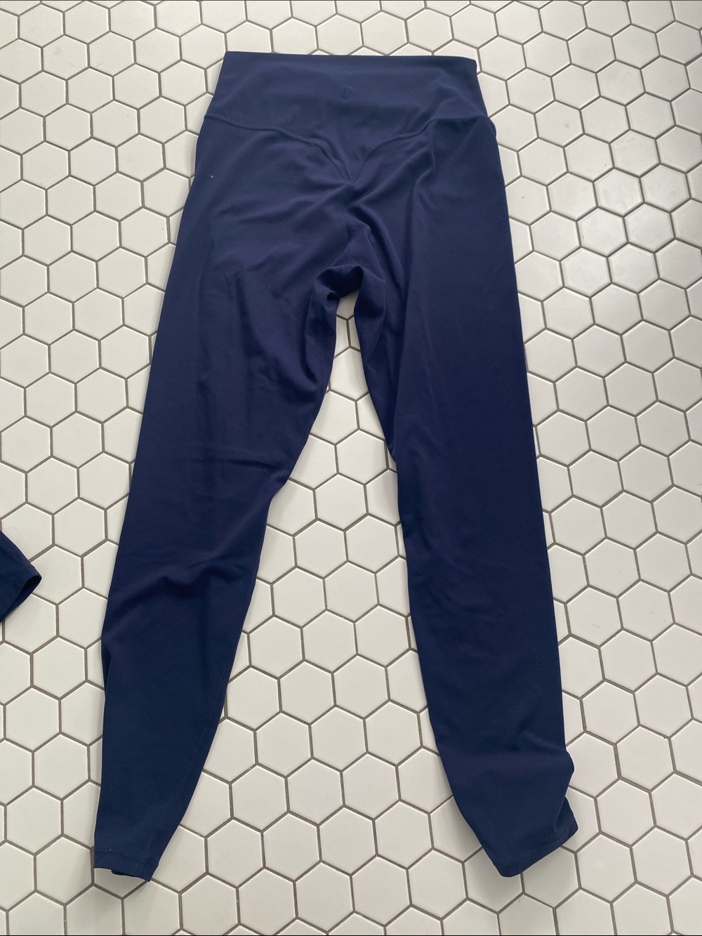 VITALITY Cloud II set: leggings, tee, sports bra - Picture 10 of 11